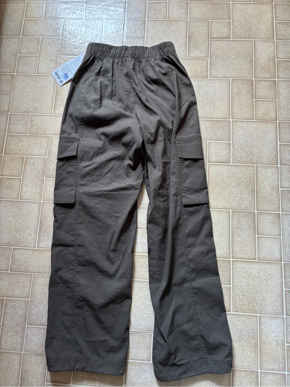 lululemon athletica Olive Wide-Leg Cargo Pants - Picture 2 of 4